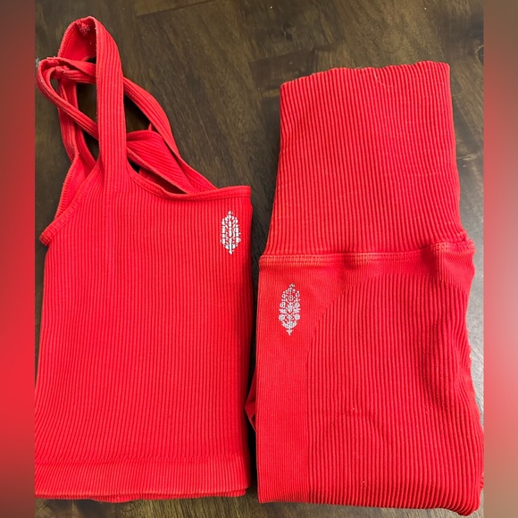 FP Movement Happiness Runs Set: XS/S square neck crop XS/S leggings victory red - Picture 6 of 7